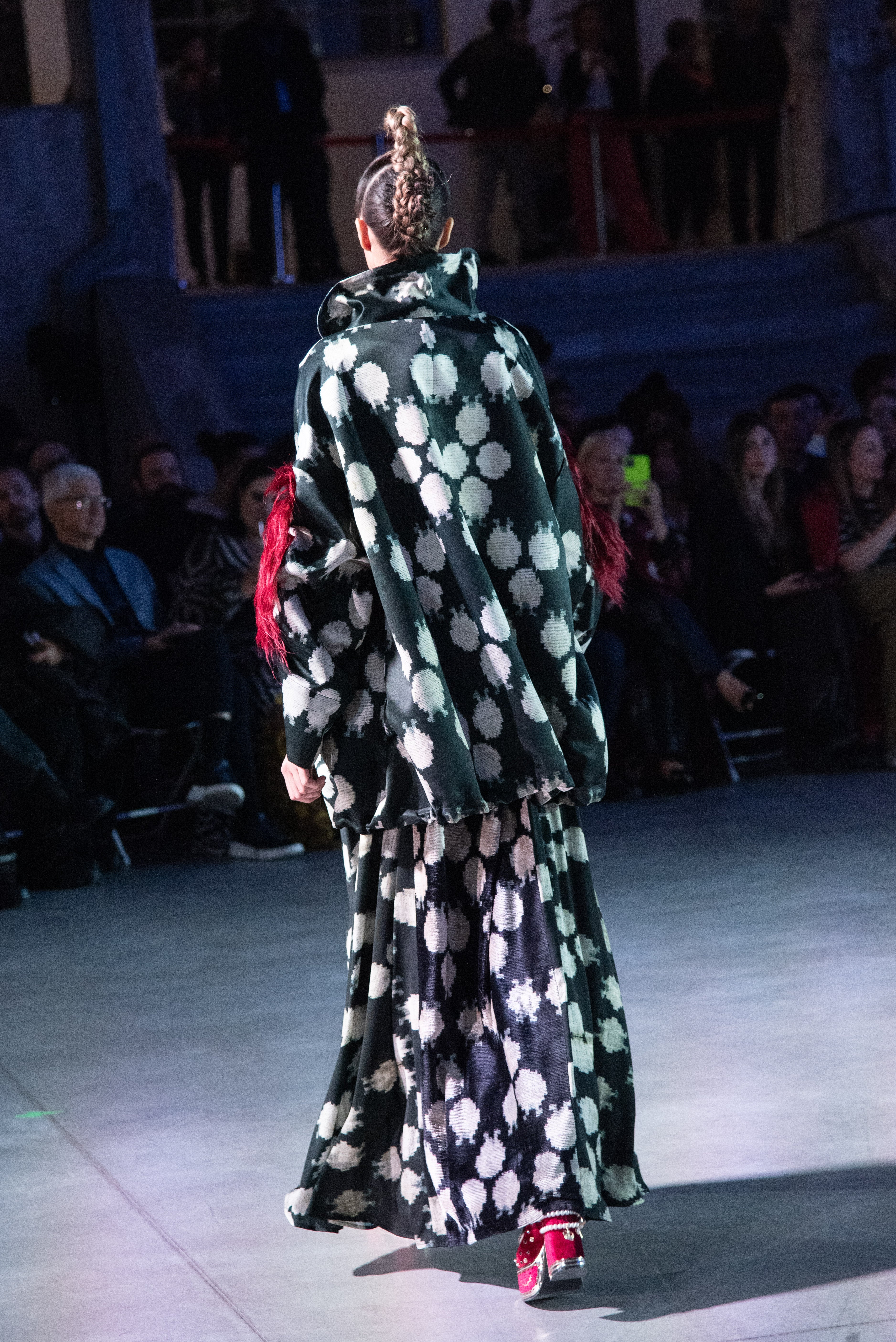 She in the wind - 89 Transformable Jacket