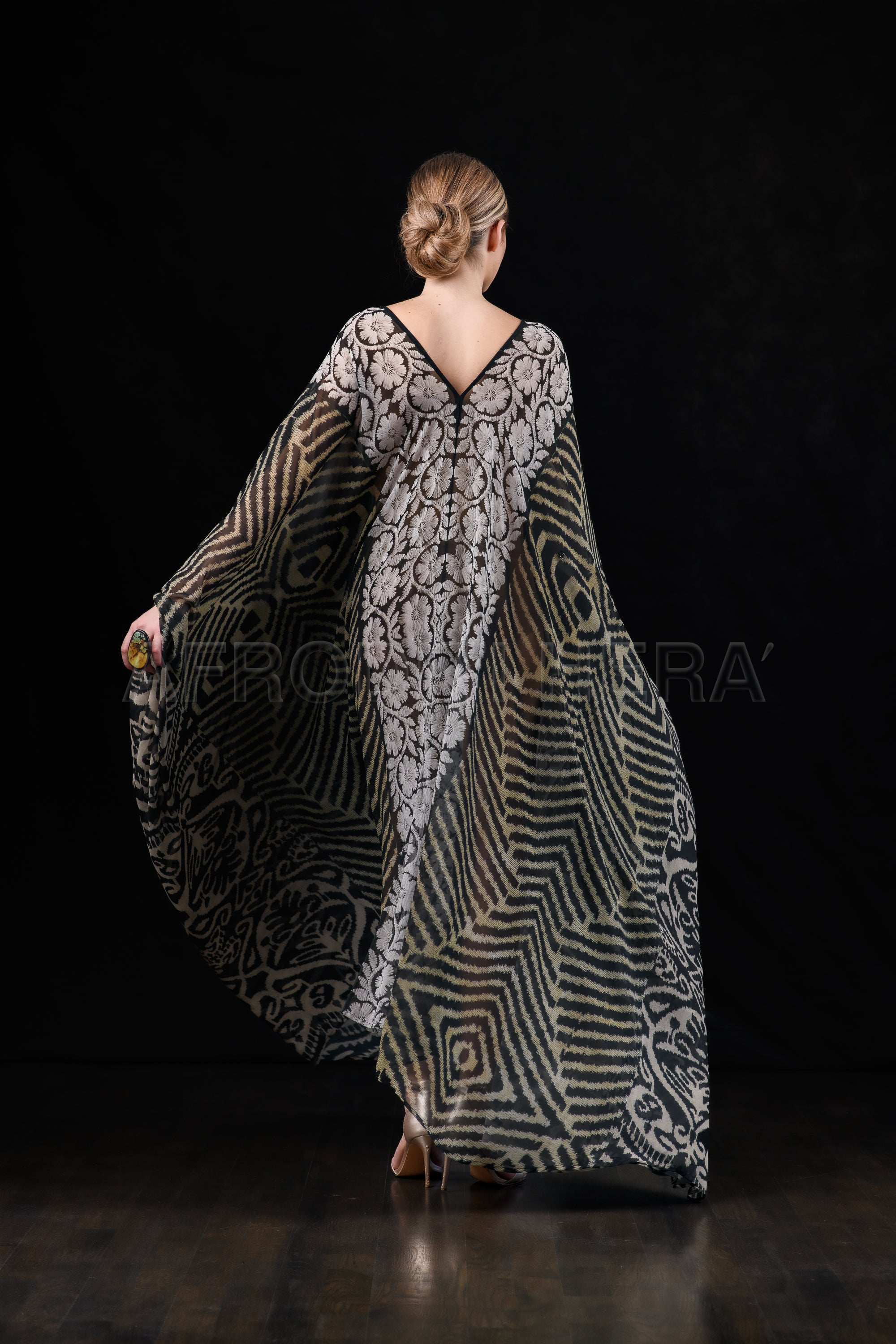 She in the wind - 19 Kaftan Dress