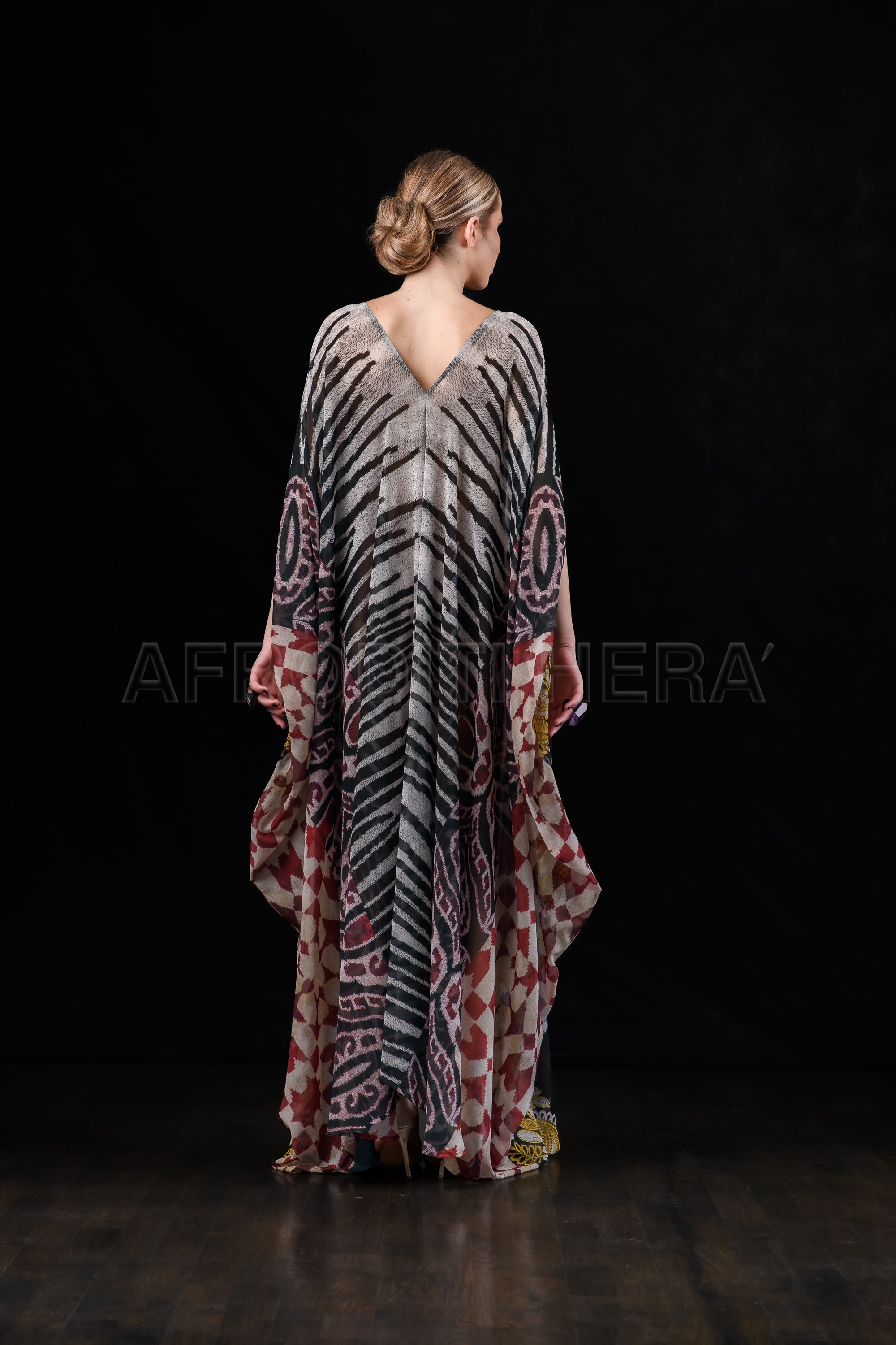 She in the wind - 18 Kaftan Dress