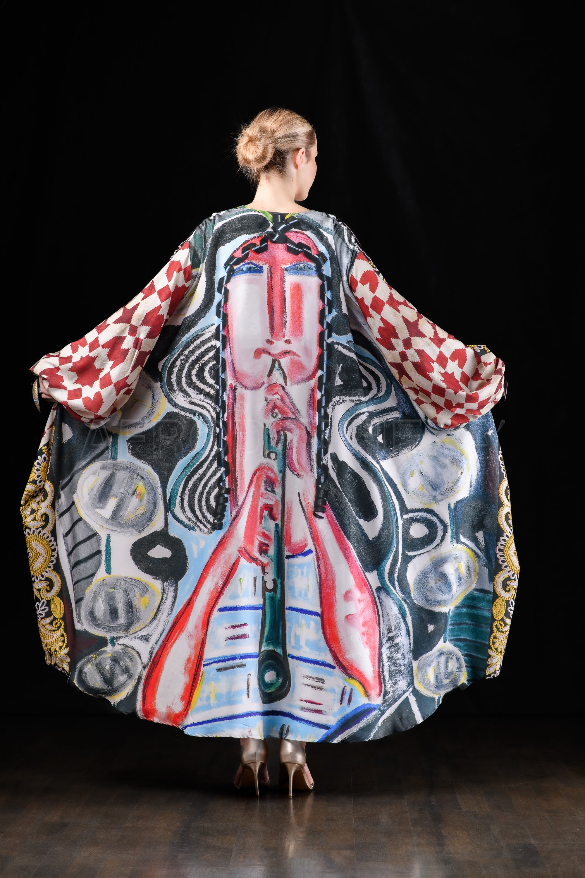She in the wind - 54 Kimono