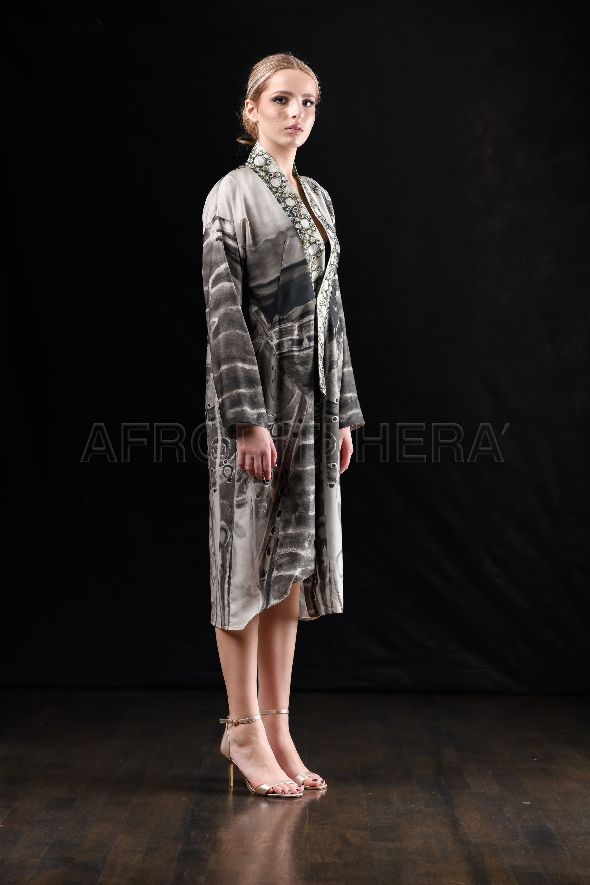 She in the wind - 57 Kimono