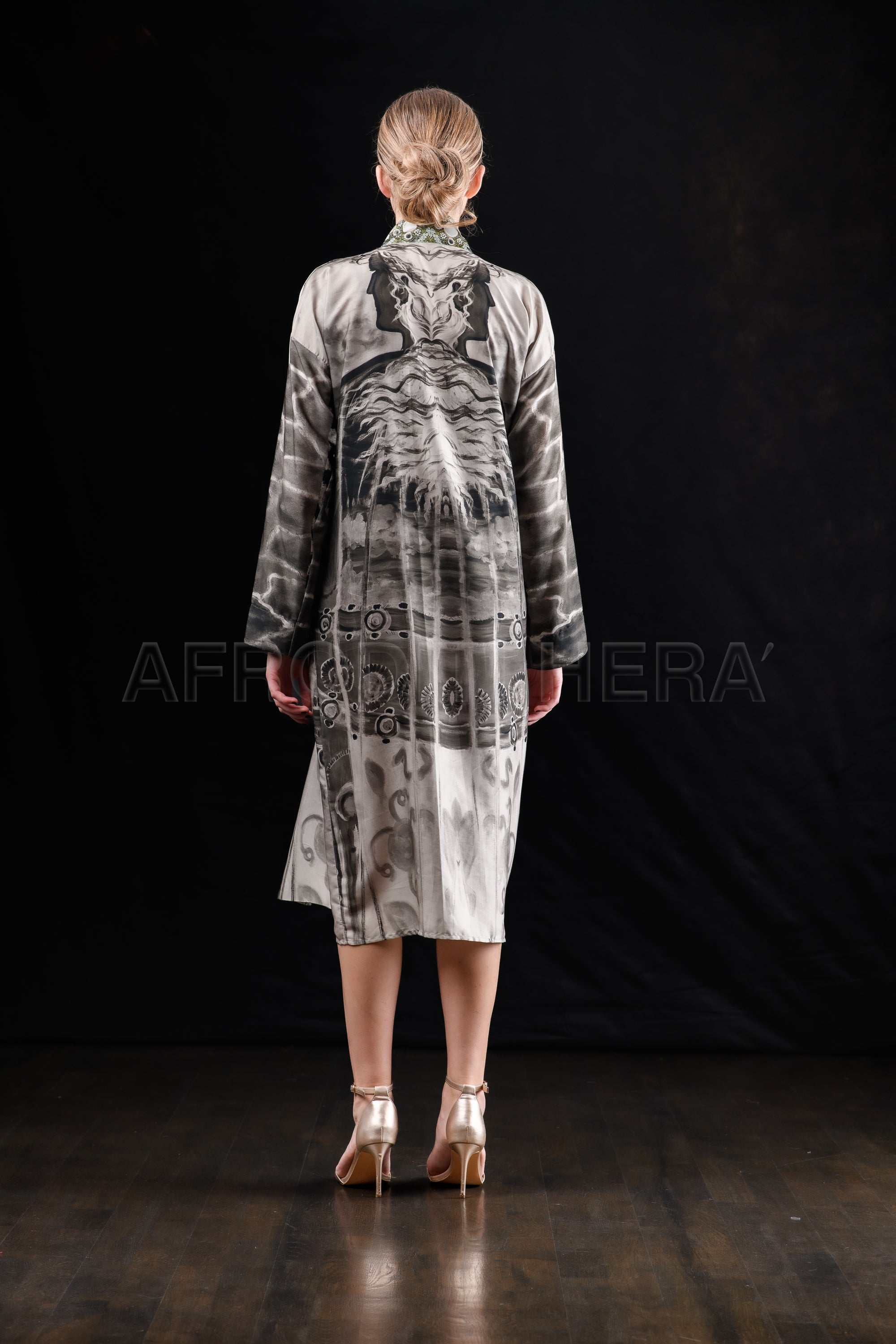 She in the wind - 57 Kimono