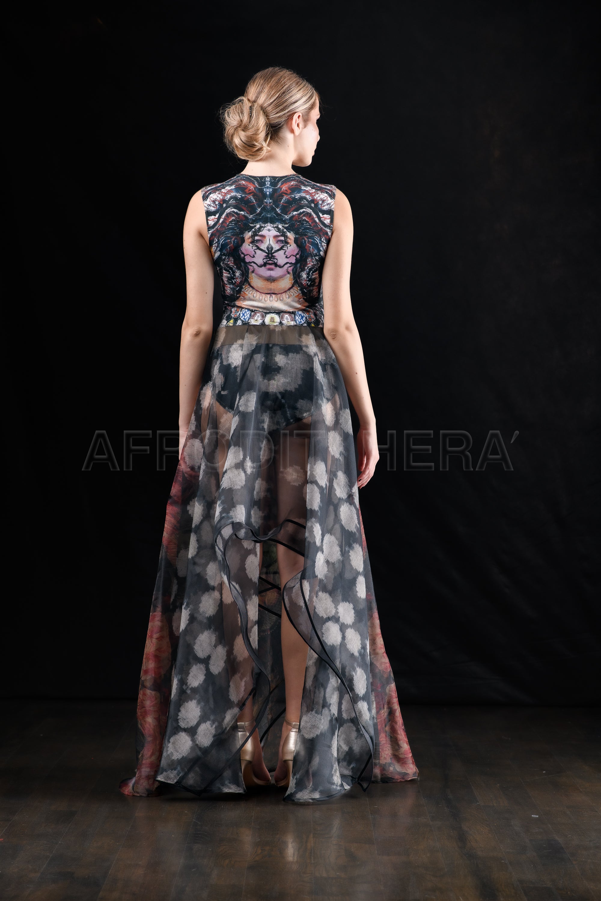 She in the wind - 80 Skirt