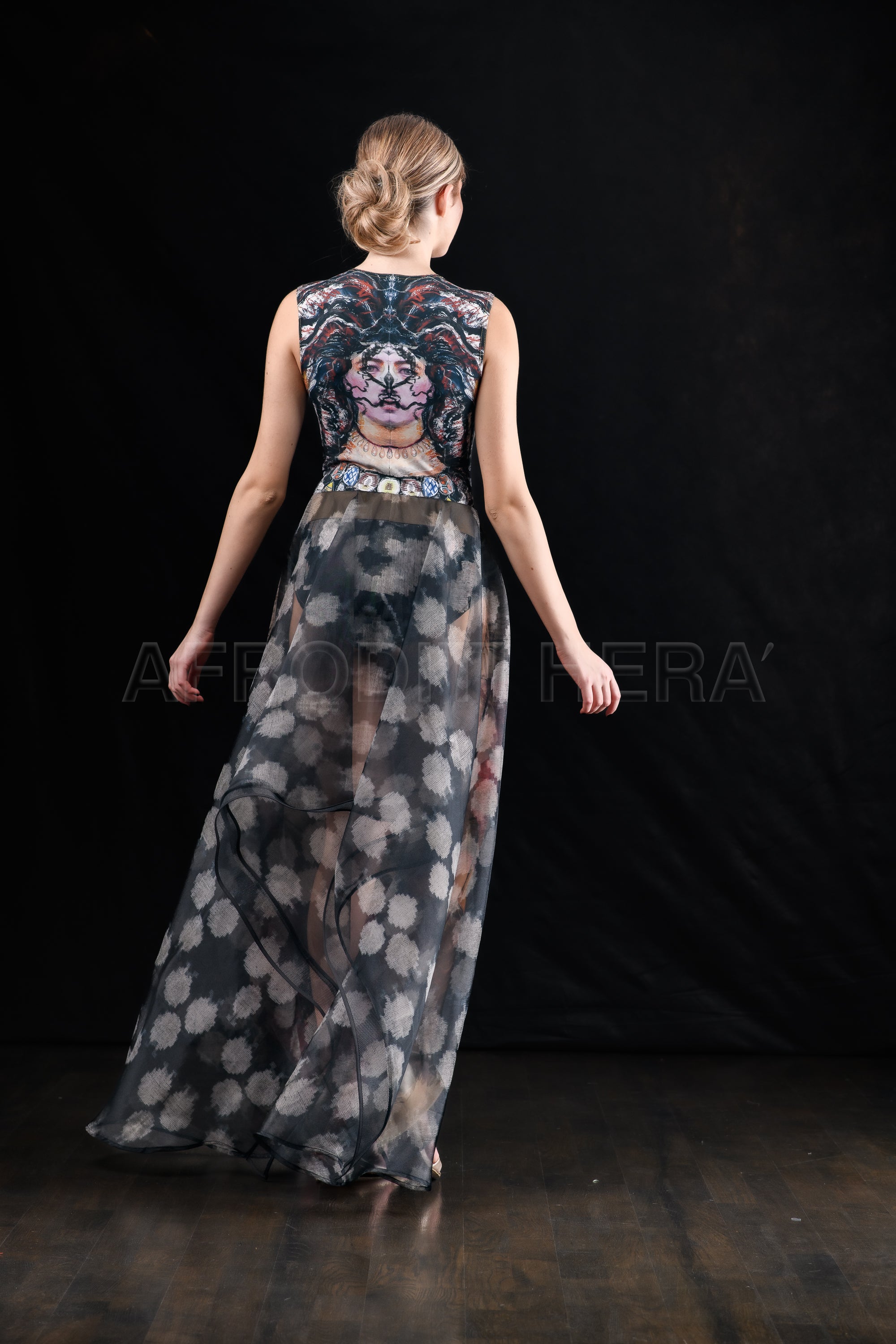 She in the wind - 80 Skirt