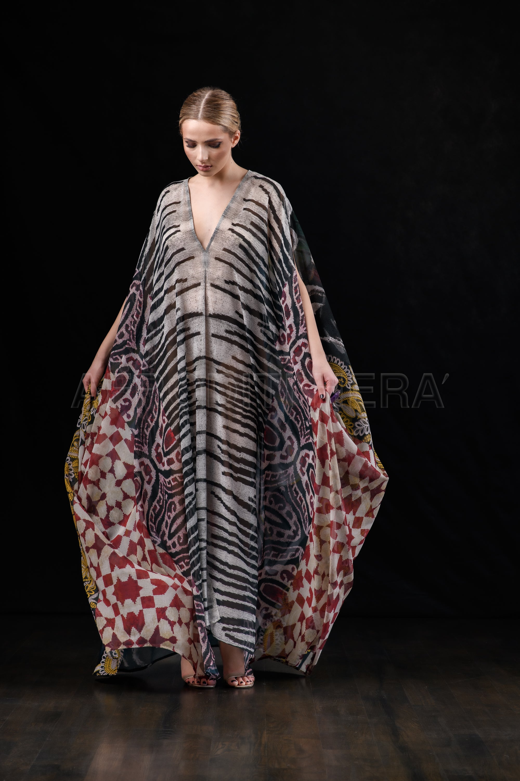 She in the wind - 18 Kaftan Dress