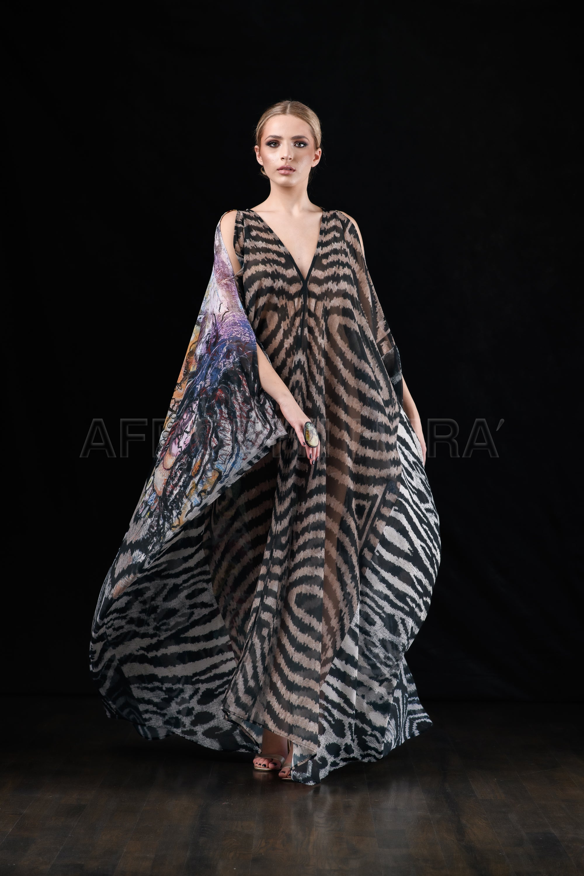 She in the wind - 22 Kaftan Dress