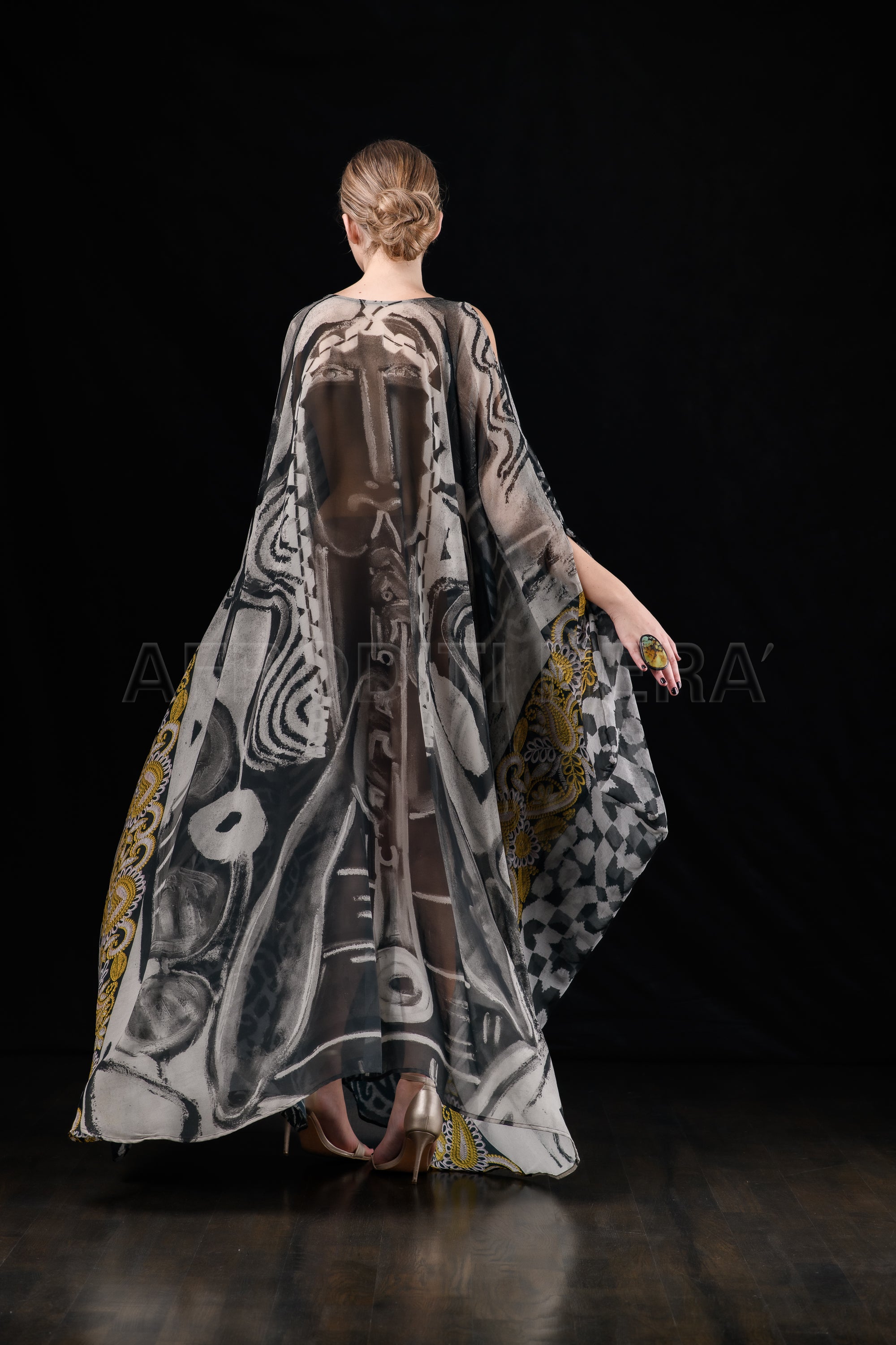 She in the wind - 24 Kaftan Dress