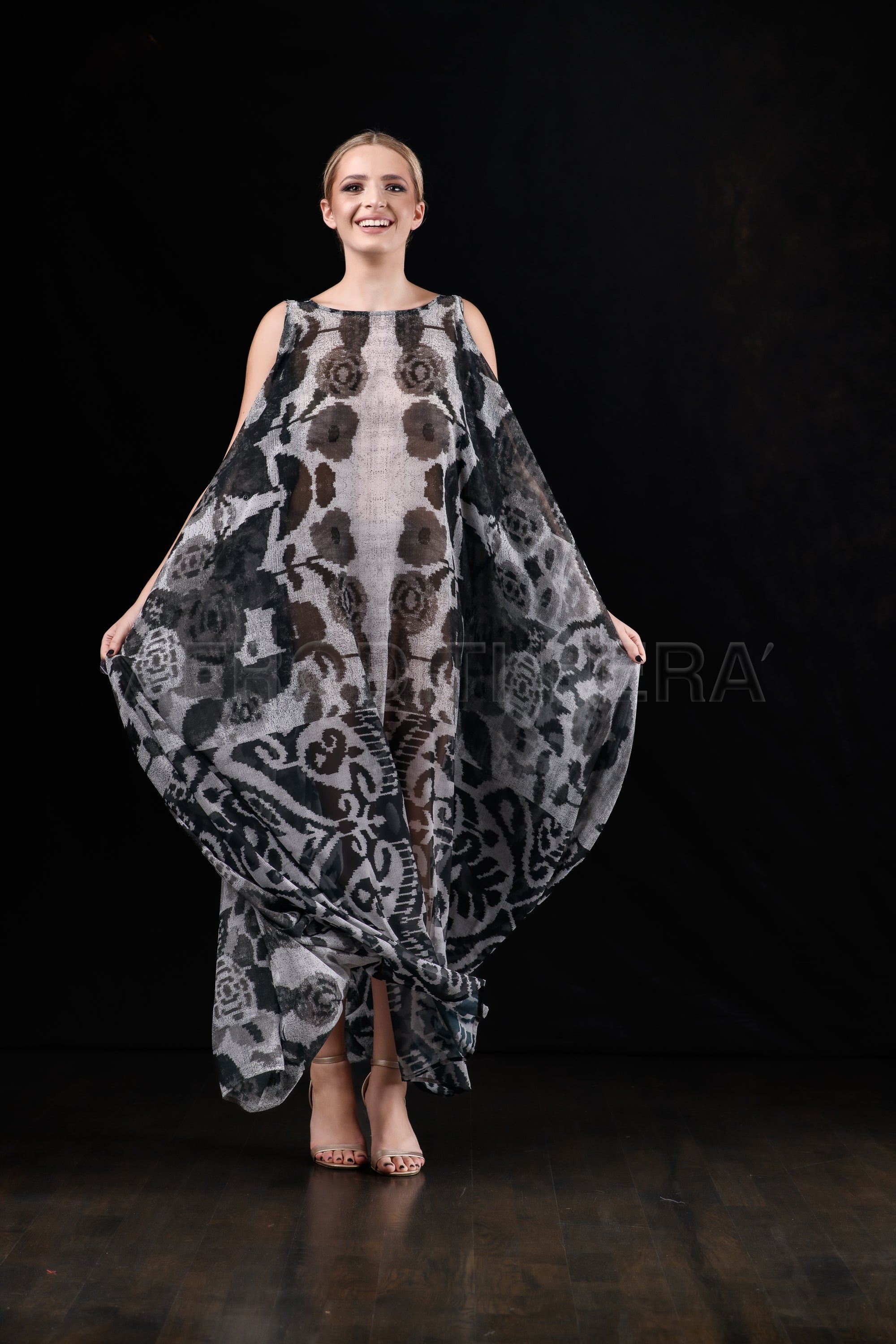 She in the wind - 38 Kaftan Dress