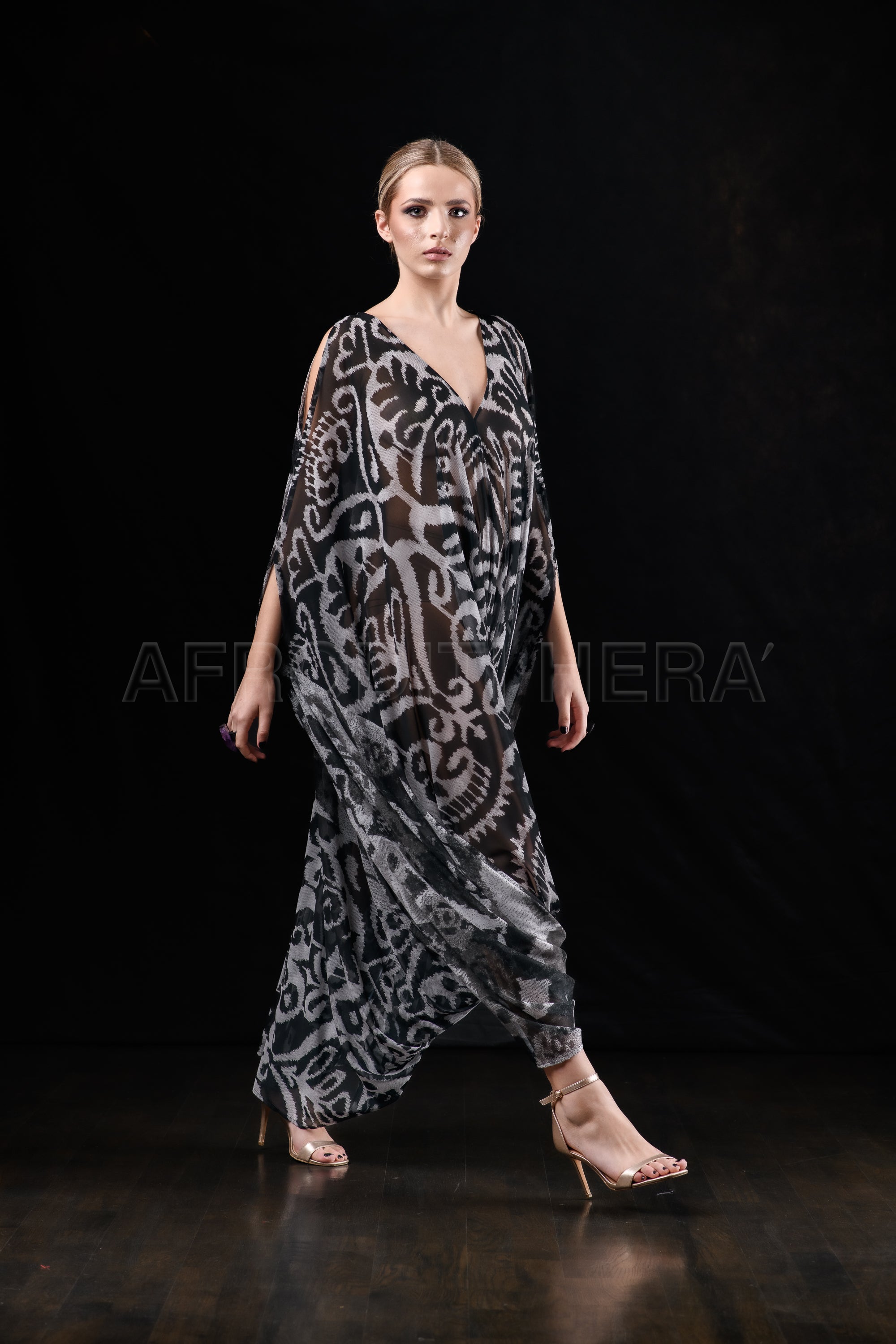 She in the wind - 38 Kaftan Dress