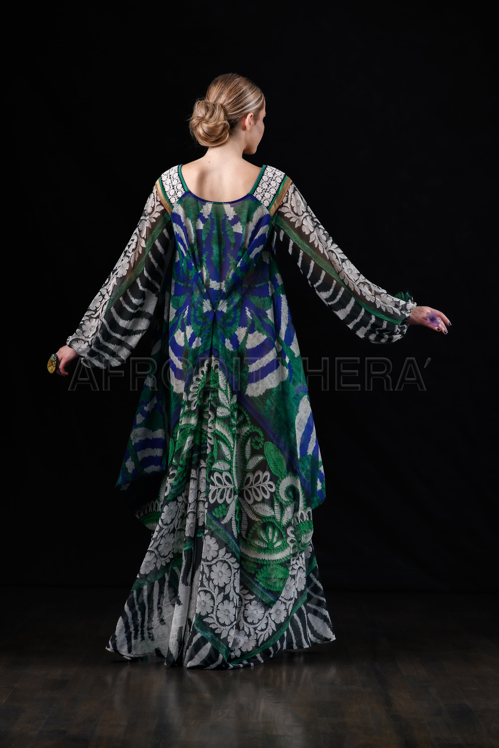 She in the wind - 43 Kaftan Dress