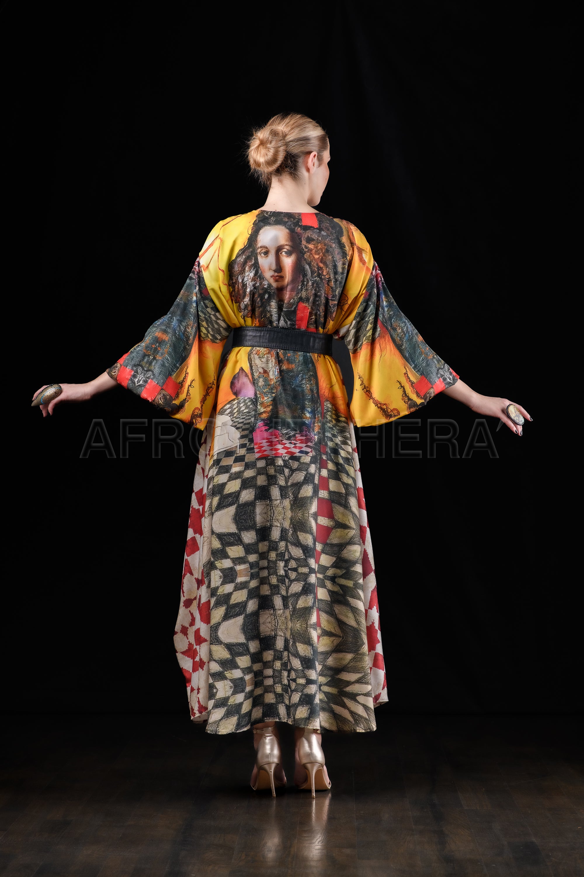 She in the wind - 55 Kimono