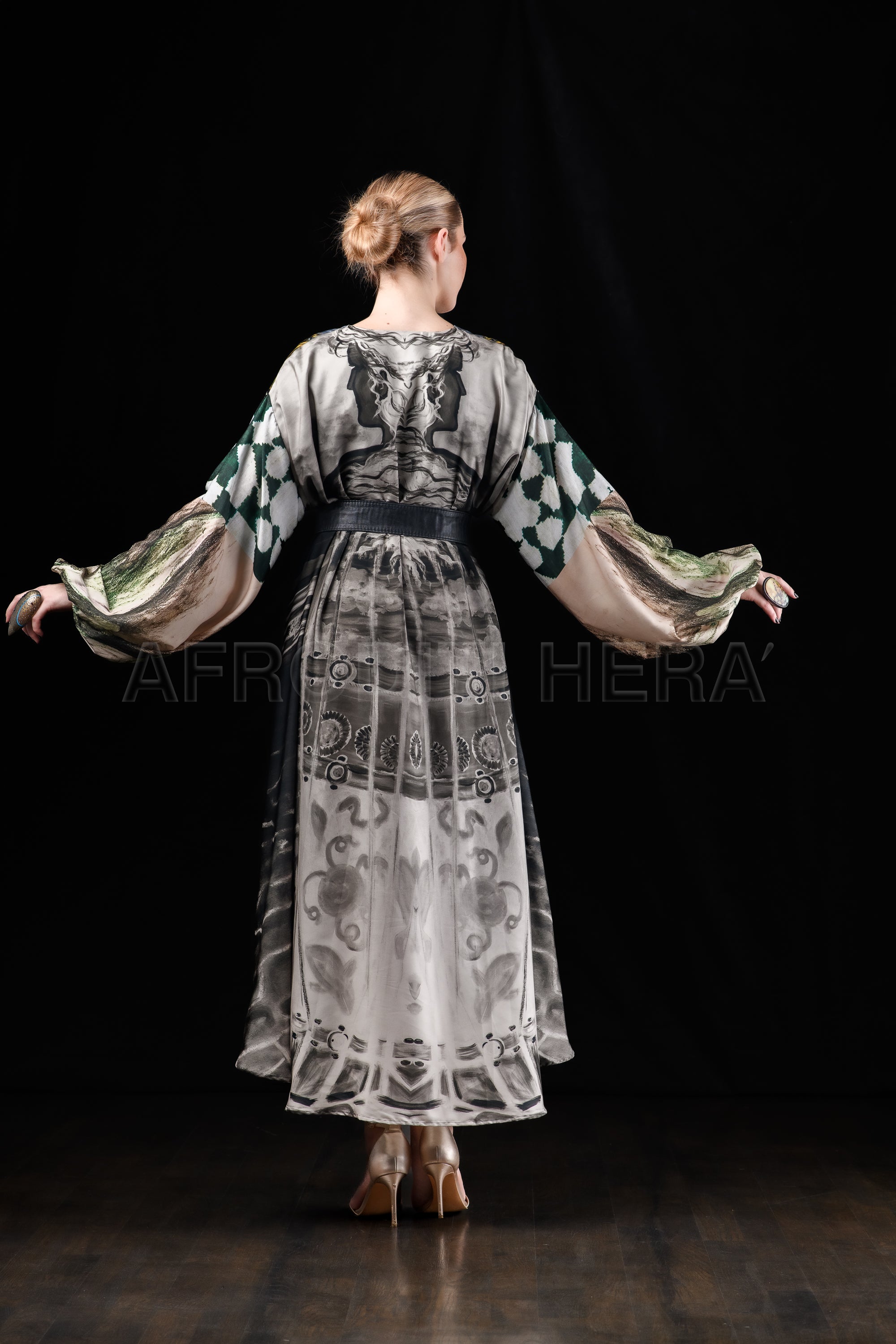 She in the wind - 56 Kimono