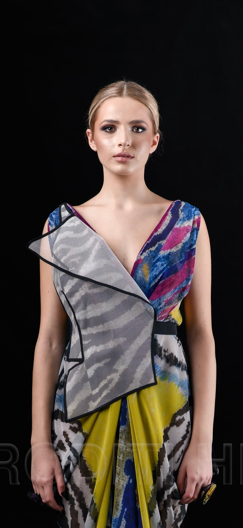 She in the wind - 72A Net Collar