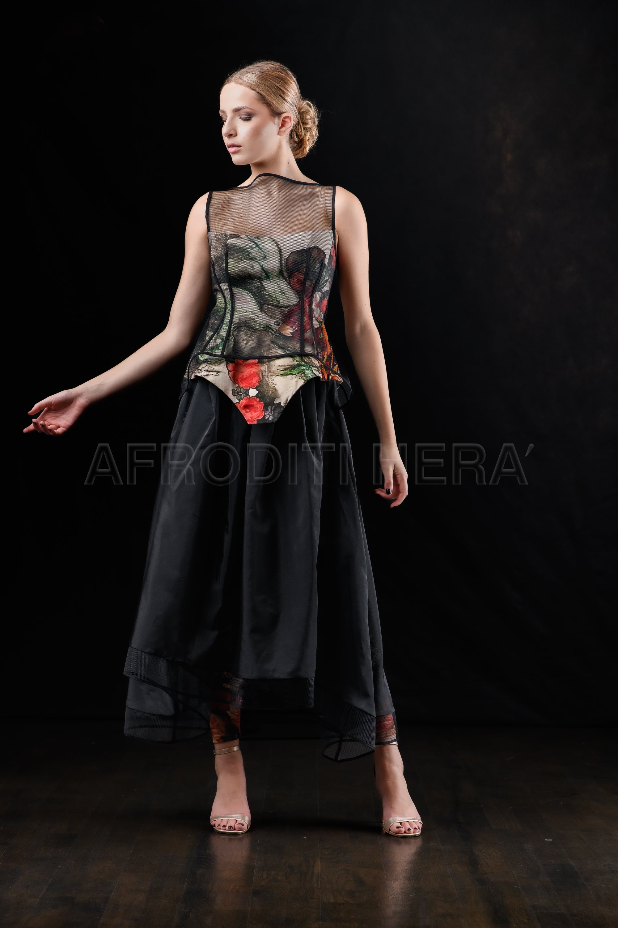 She in the wind - 76 Skirt