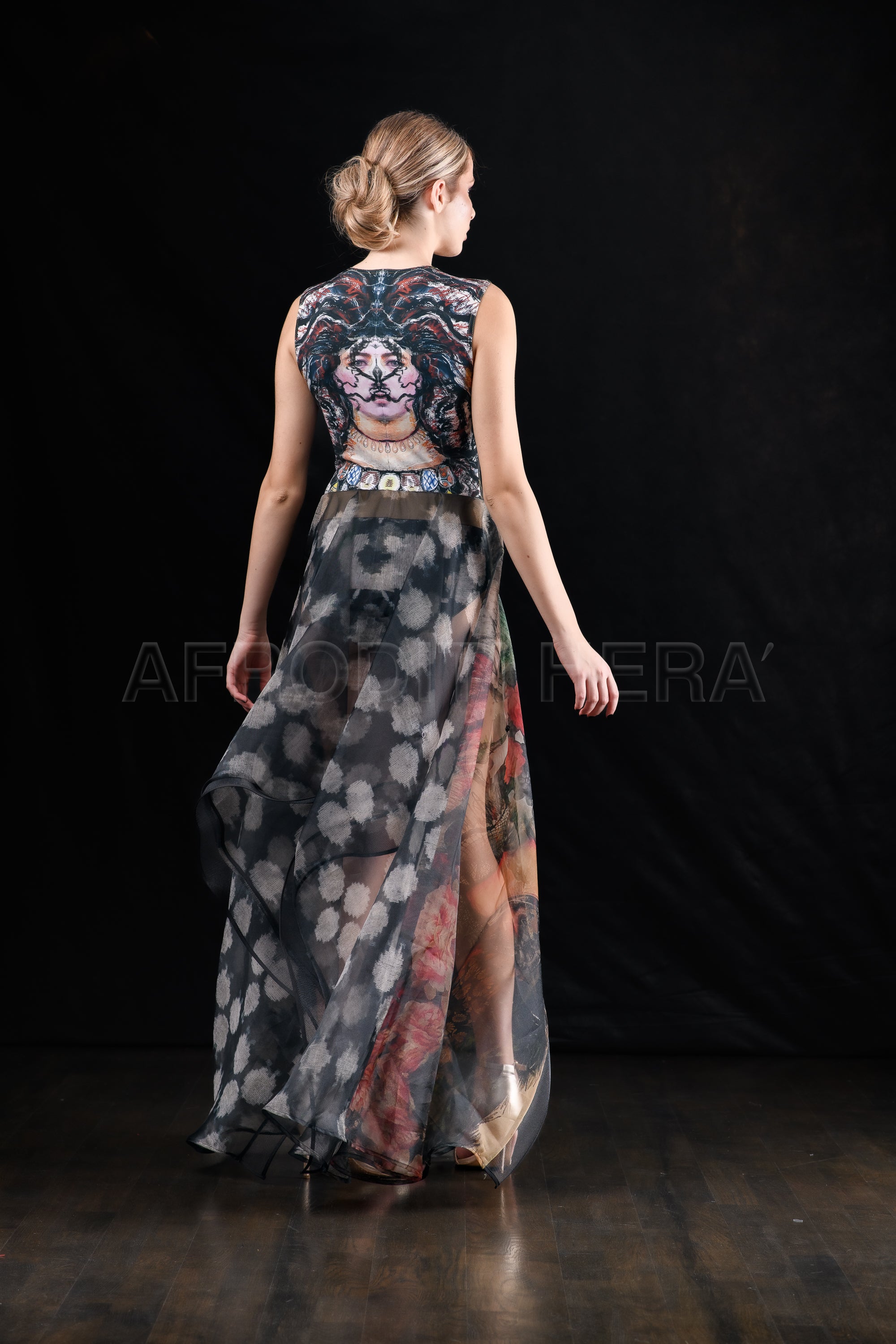 She in the wind - 80 Skirt